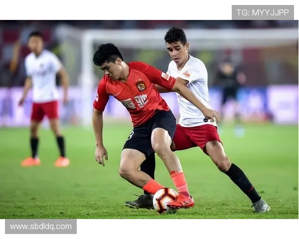 《埃斯攻防平衡策略助力球队重回巅峰》分析球队表现的战术调整与未来潜力