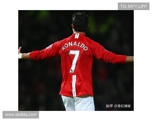 C罗曼联初期从边锋到核心的成长路径解析